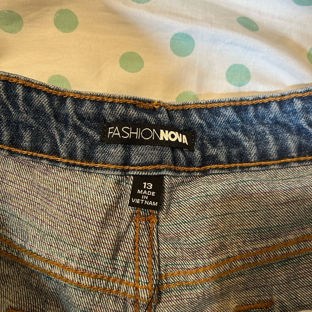 Fashion Nova works Demin distressed shorts- NWT - Picture 3 of 5